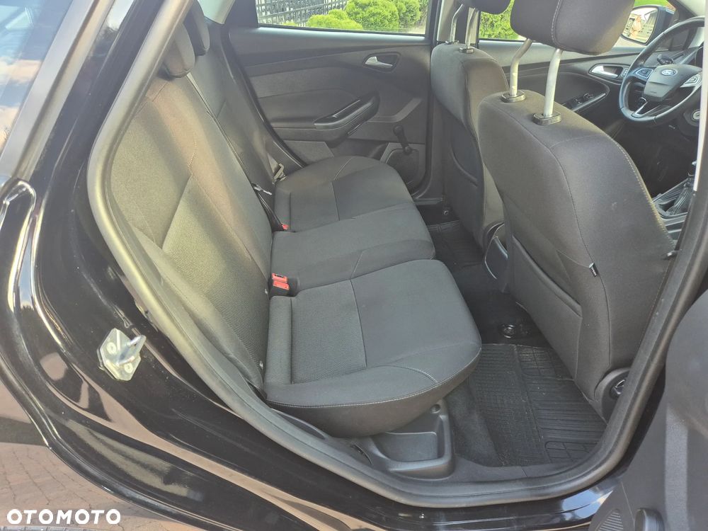 Ford Focus 1.6 Ambiente - 28