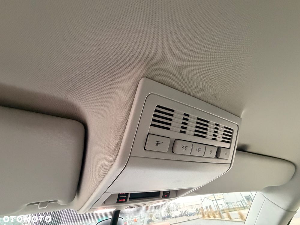 Volkswagen Multivan - 10