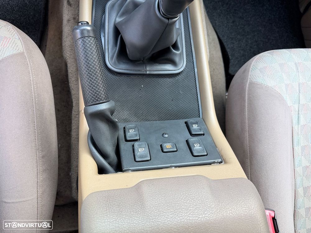 Land Rover Discovery 2.5 TDi - 13