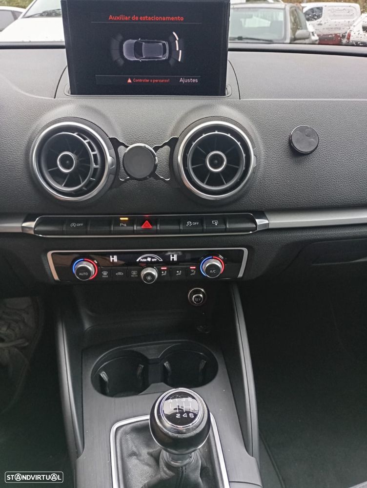 Audi A3 Sportback 1.6 TDI ultra Attraction - 8