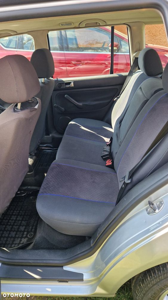 Volkswagen Golf 1.9 TDI Q - 8