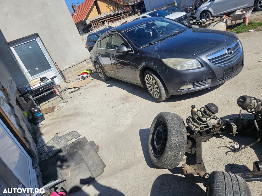 Dezmembrez opel insignia - 3