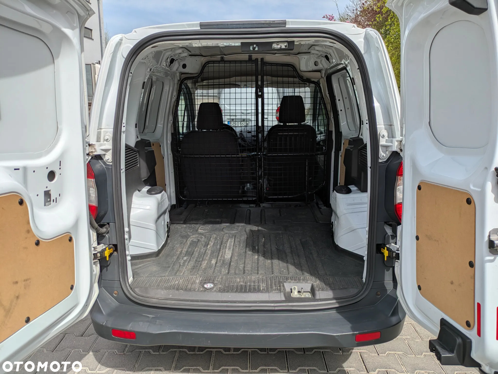Ford Transit Courier - 11