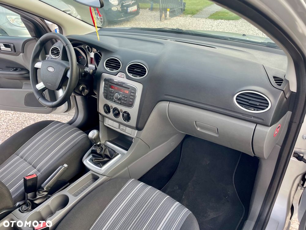 Ford Focus 1.6 16V Fun - 24