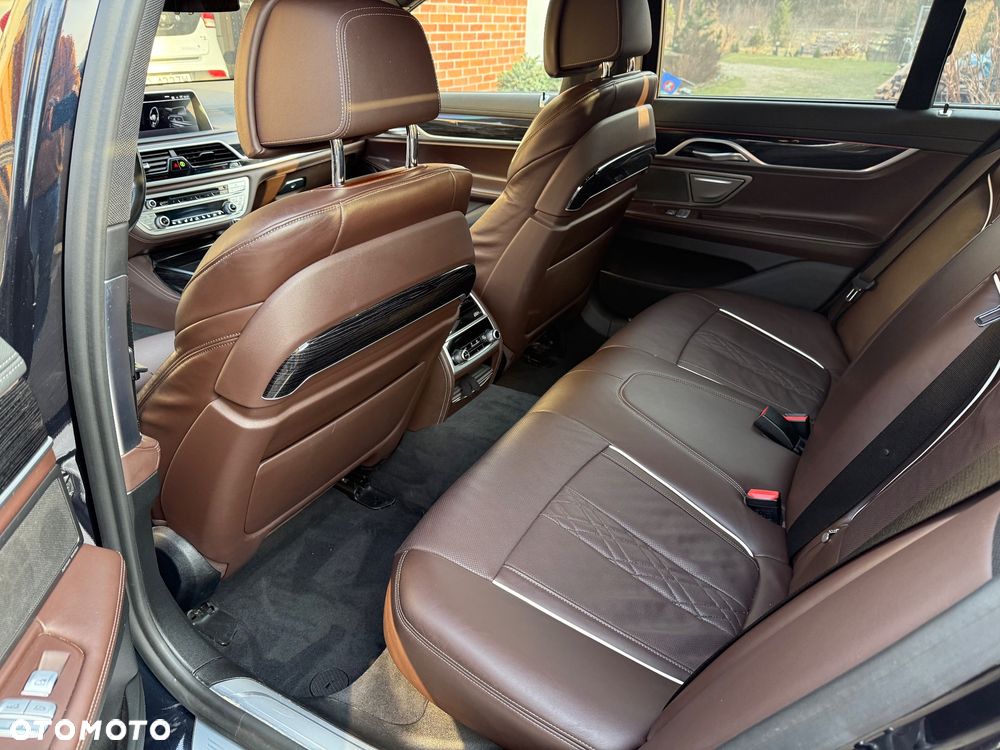BMW Seria 7 750i xDrive - 12