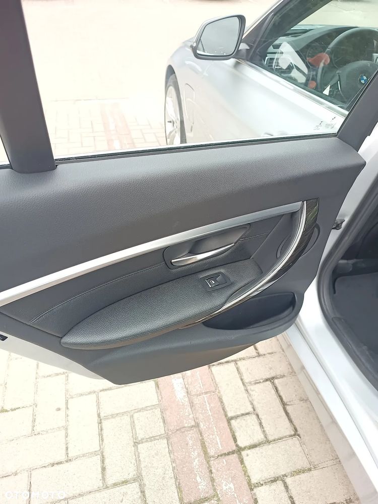 BMW Seria 3 330e iPerformance Luxury Line - 12