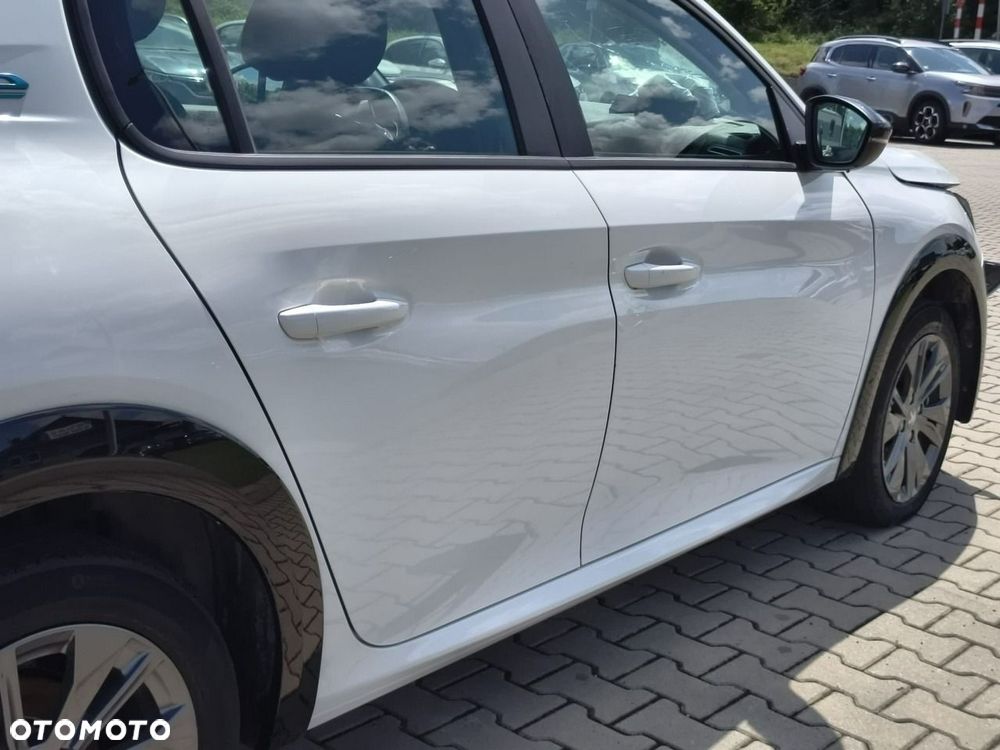 Peugeot 208 - 17