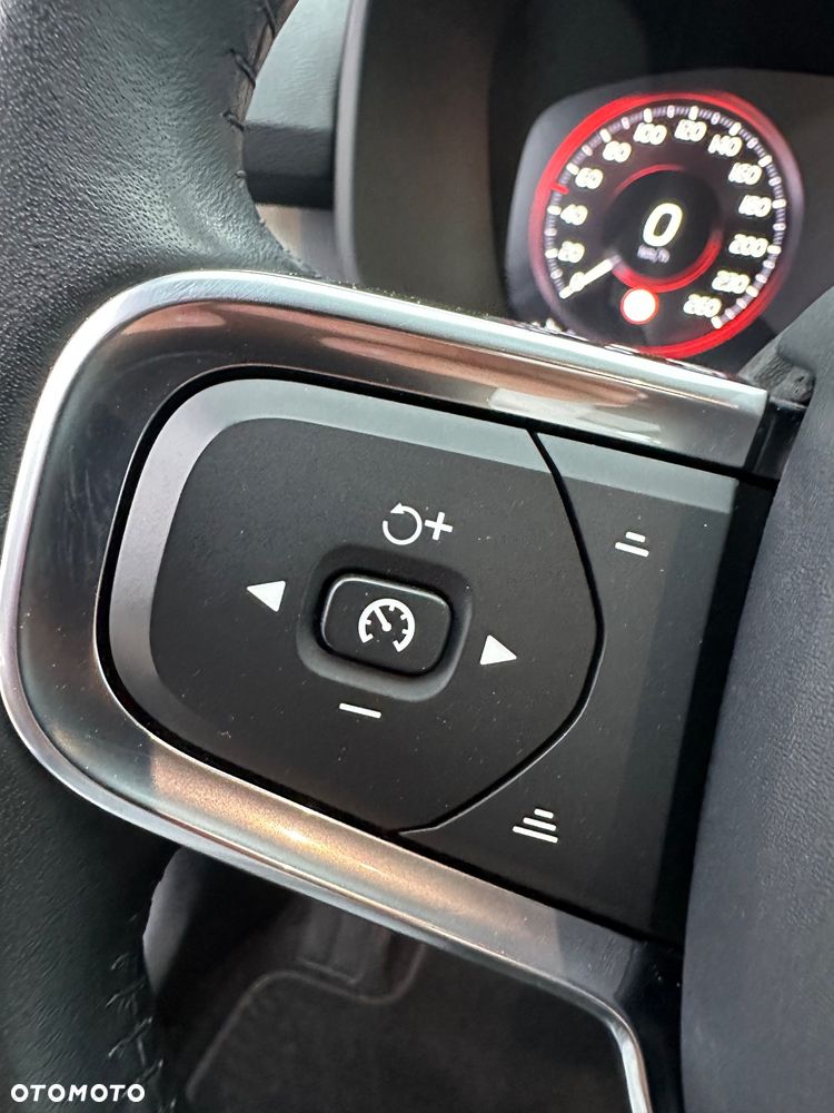 Volvo XC 40 T3 Momentum Pro - 21