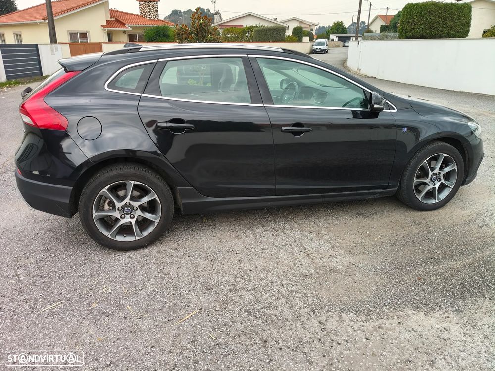 Volvo V40 Cross Country - 17