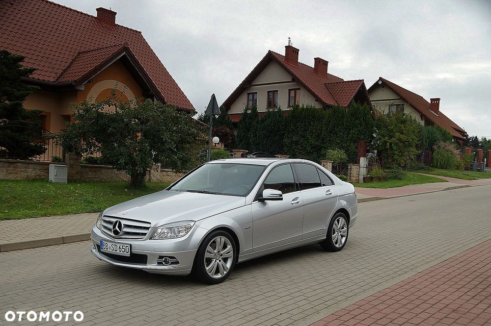 Mercedes-Benz Klasa C 180 CGI BlueEff Avantgarde - 4