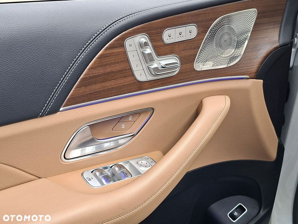 Mercedes-Benz GLS - 21