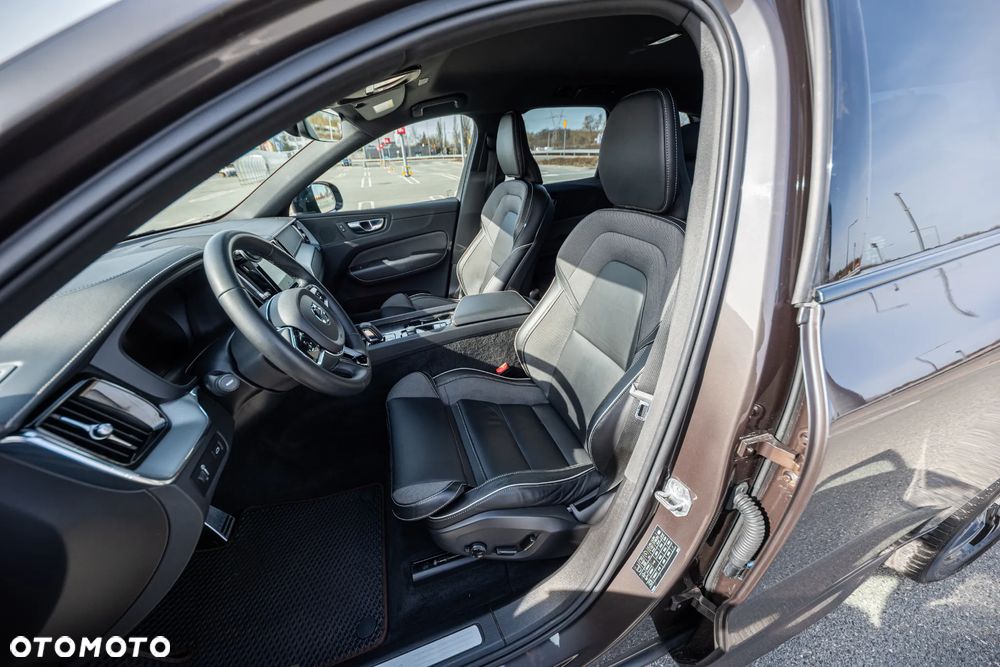 Volvo XC 60 B5 B AWD Plus Dark - 16