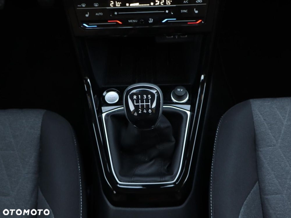 Volkswagen T-Cross - 16