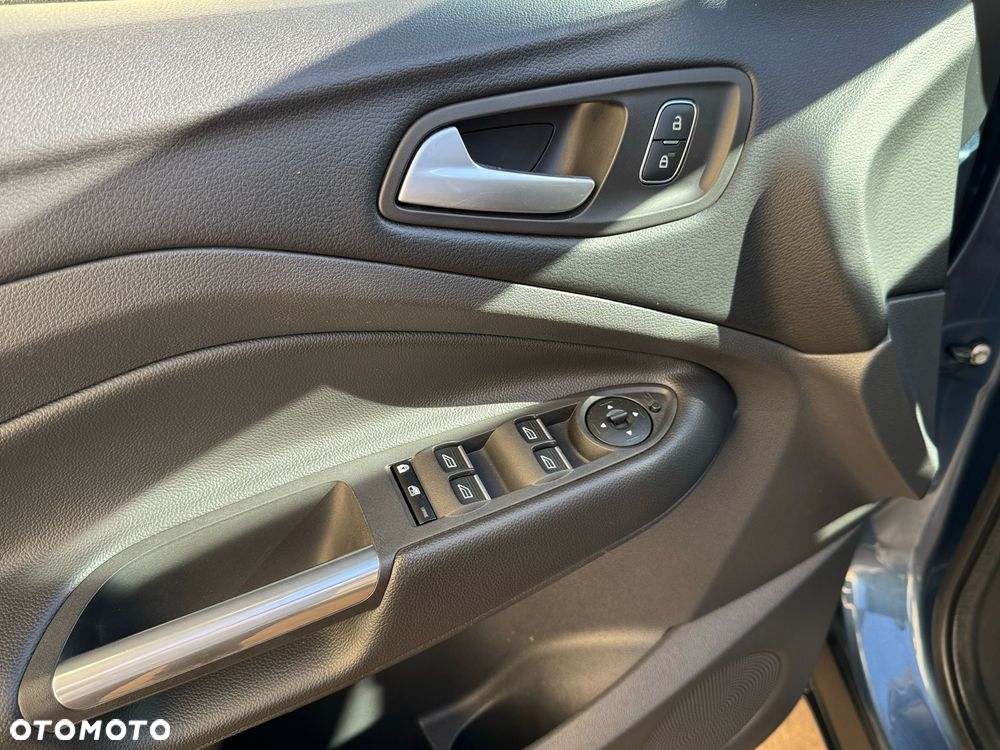 Ford Kuga 1.5 EcoBoost 2x4 Titanium - 15