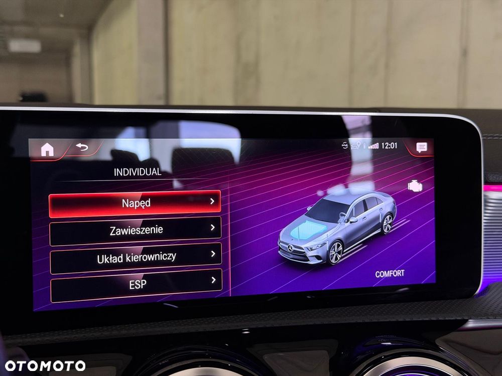 Mercedes-Benz Klasa A 220 AMG Line 7G-DCT - 32