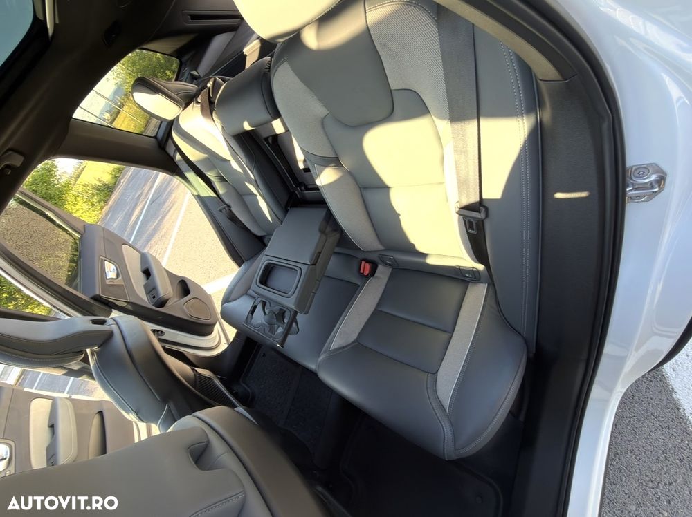Volvo XC 60 B4 MHEV R-Design - 27