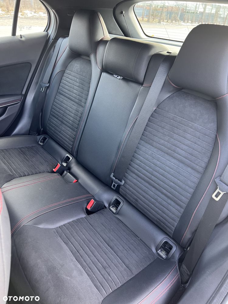 Mercedes-Benz GLA 200 7G-DCT AMG Line - 9
