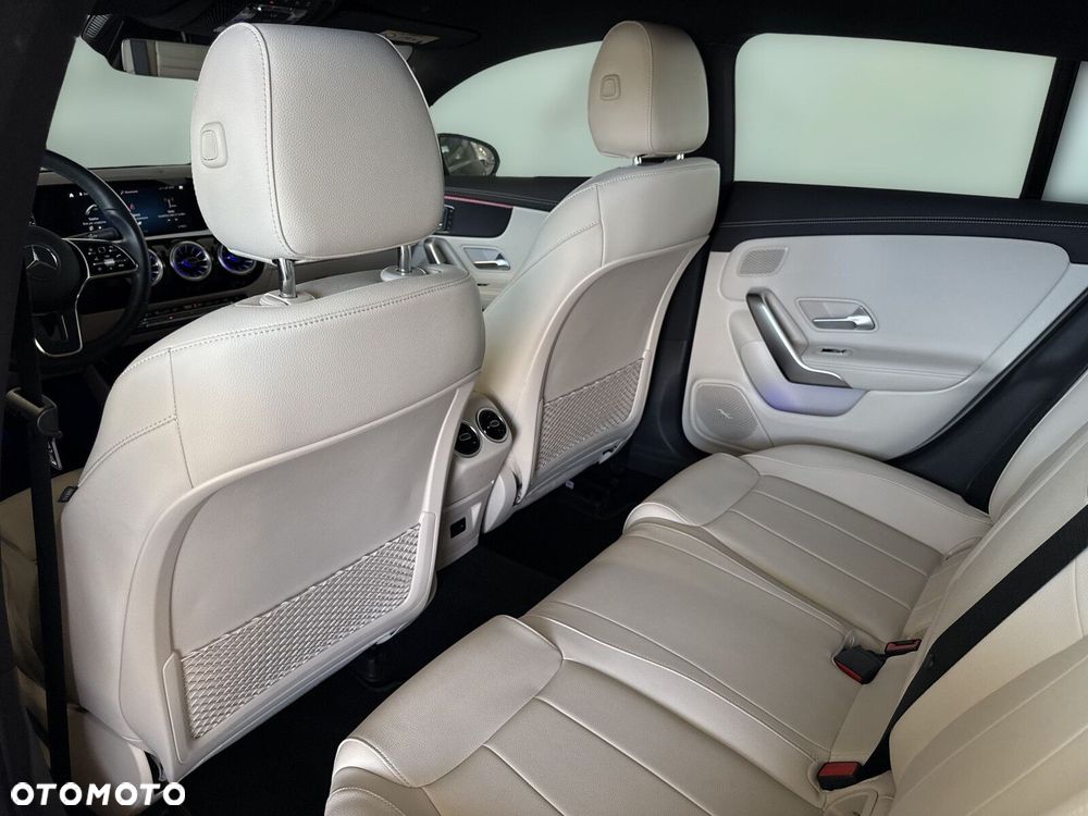 Mercedes-Benz CLA - 24