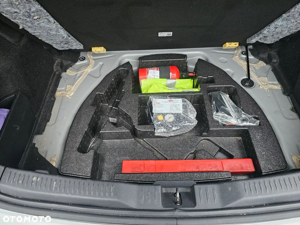 Toyota Auris 1.8 HSD Prestige - 17