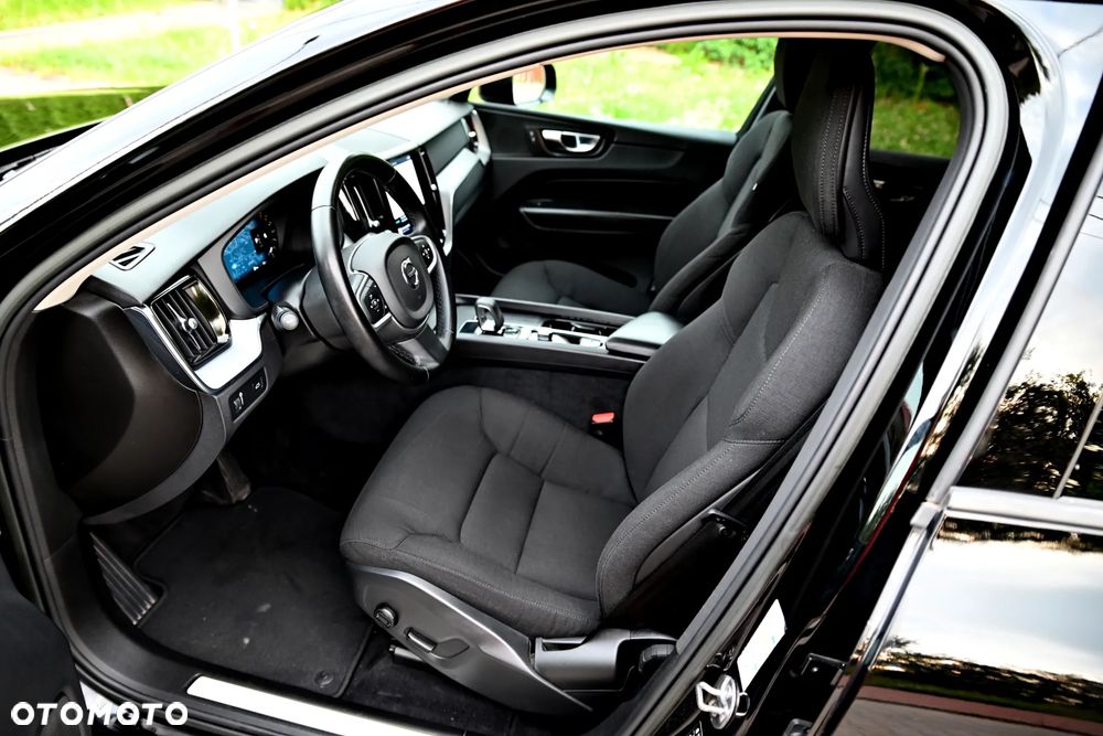 Volvo XC 60 B4 D AWD Geartronic Momentum Pro - 22