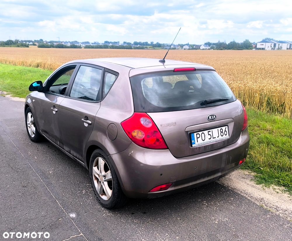 Kia Ceed 2.0 crdi Optimum + - 3