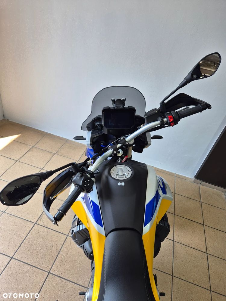 Moto Guzzi V85 - 8