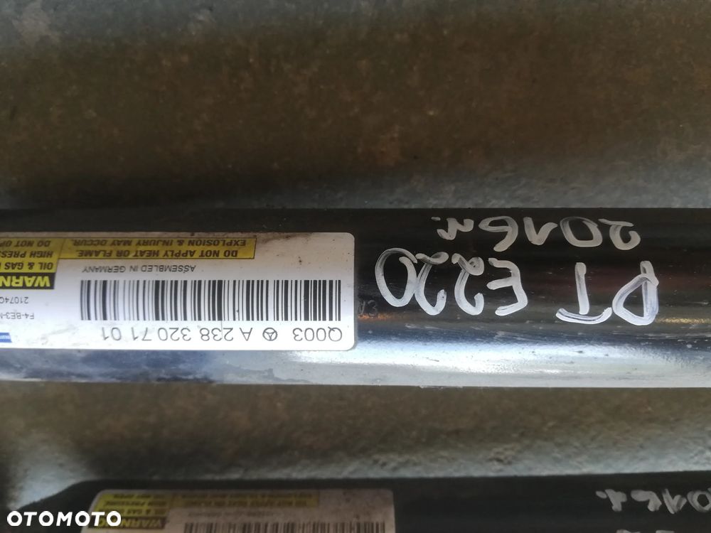 Mercedes-Benz E W238 Amortyzatory tylne Prawy Lewy A2383207101 - 3