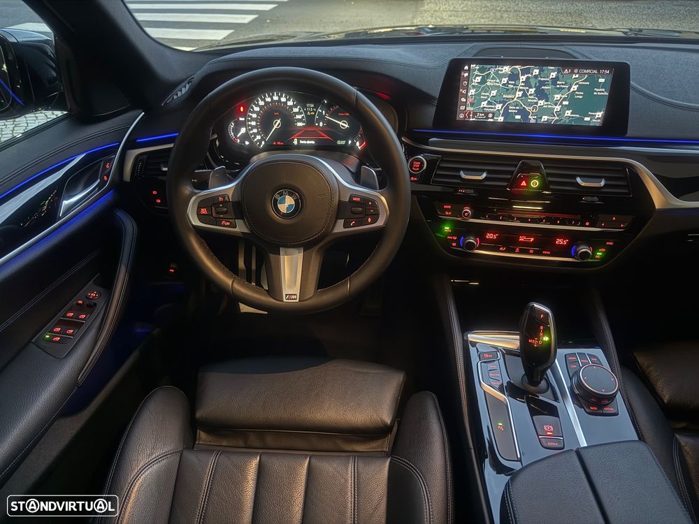BMW 520 d Pack Desportivo M Auto - 32