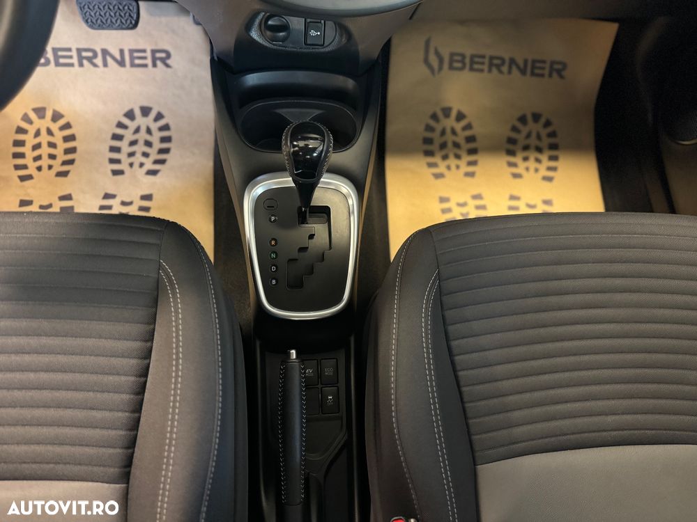 Toyota Yaris 1.5 VVT-i HSD Dynamic - 29