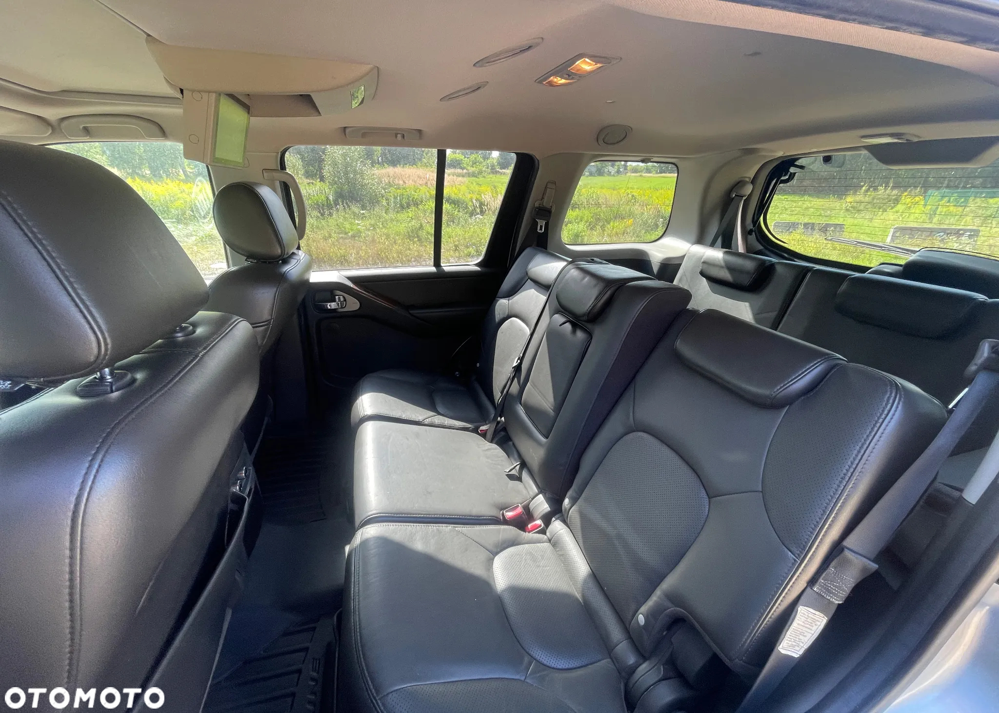 Nissan Pathfinder 4.0 V6 LE - 15
