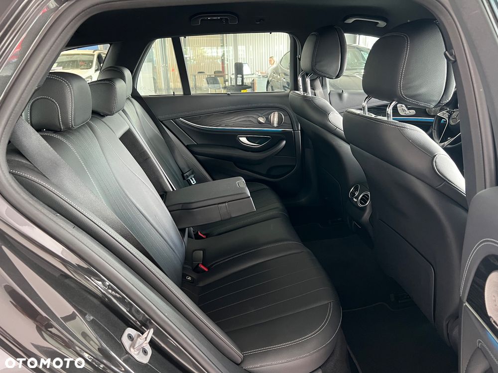 Mercedes-Benz Klasa E 200 Exclusive - 38
