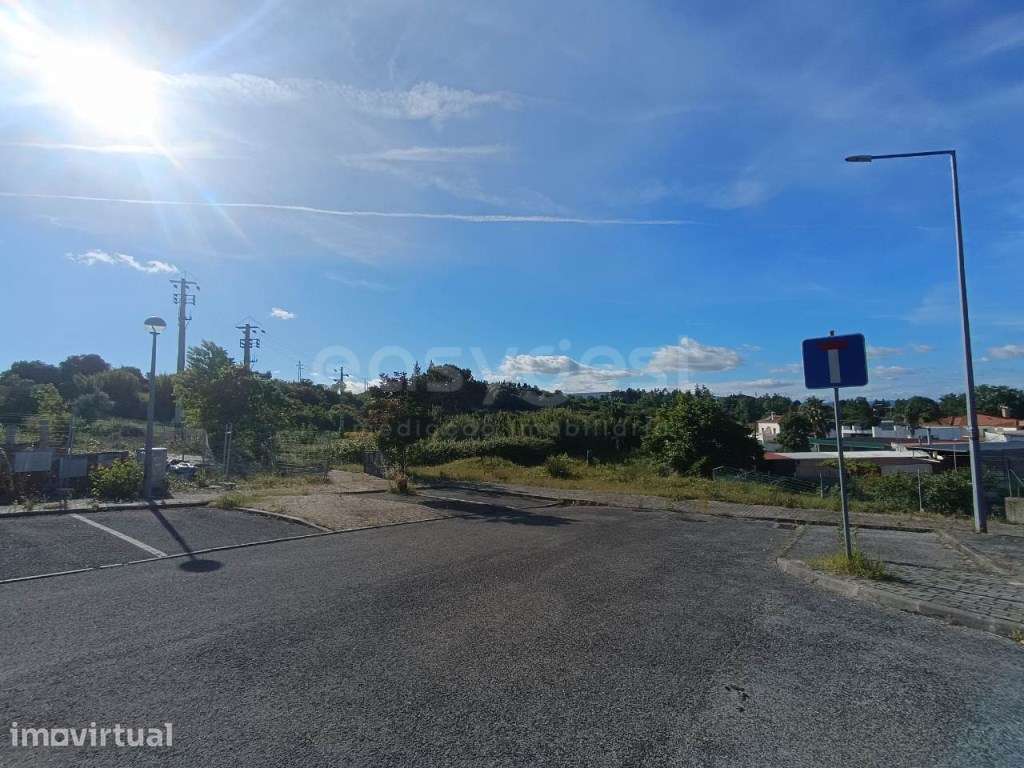Lote de terreno urbano, localizado em Torres Novas. - Grande imagem: 5/12