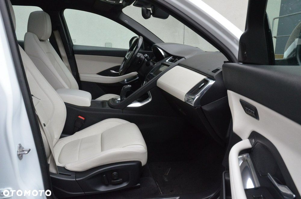 Jaguar E-Pace 2.0 i4P AWD R-Dynamic - 33