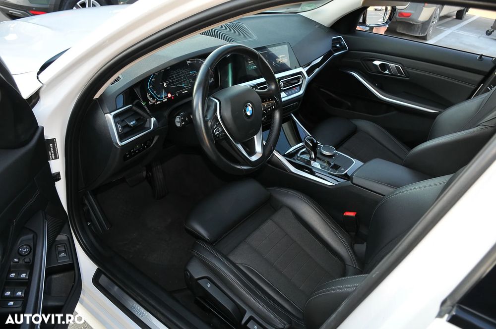 BMW 3 Series 2022 — imagine 12