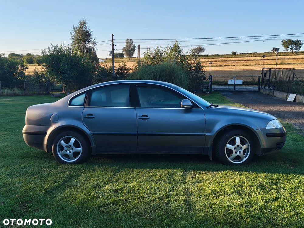 Volkswagen Passat 1.9 TDI Basis Tiptr - 4