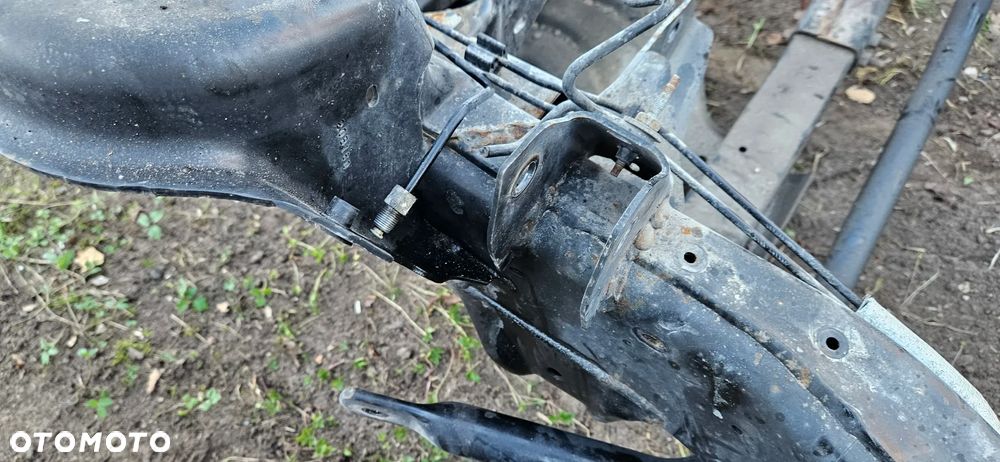 RAM 1500 V 5 2019- 4X4 5.7 HEMI QUAD CAB 1,5 Big Horn Rama samonośna Podwozie Poduszka ramy Osłona zbiornika Obudowa 52029964ac Przewód hamulcowy pompy ABS Instalacja ramy Wiązka kable Ucho Hak przedni Mocowanie 68323651AA 68323650AA - 17