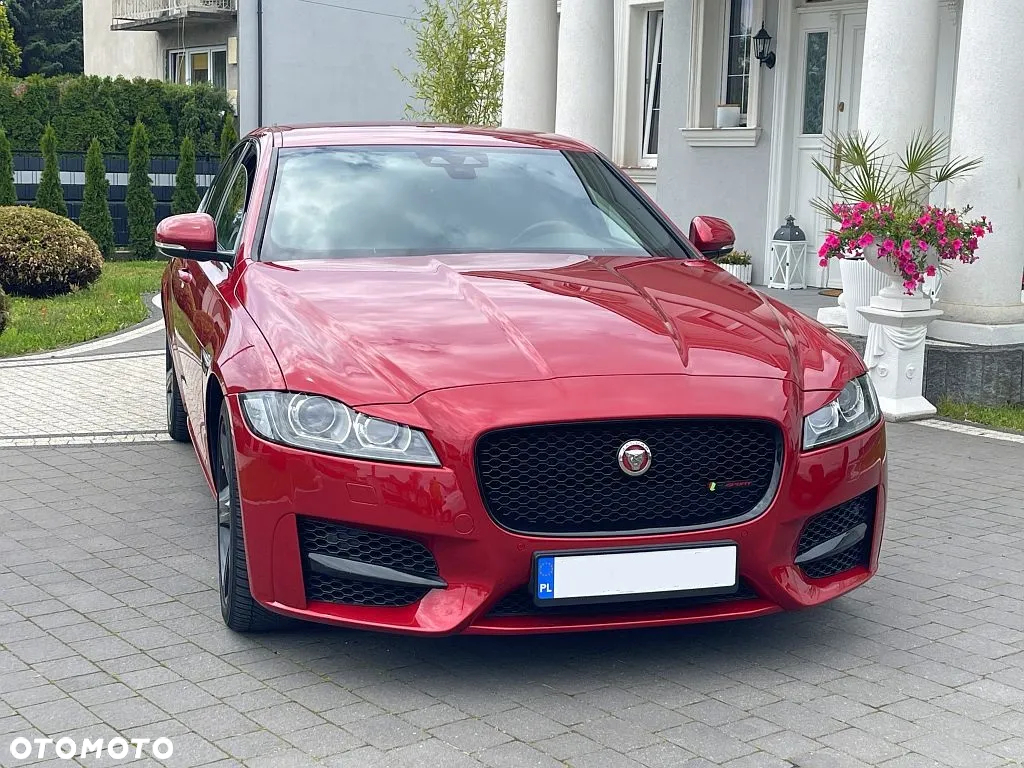 Jaguar XF 2.0 i4D R-Sport - 4
