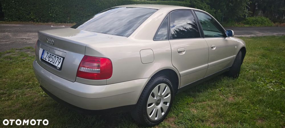 Audi A4 Limousine - 4