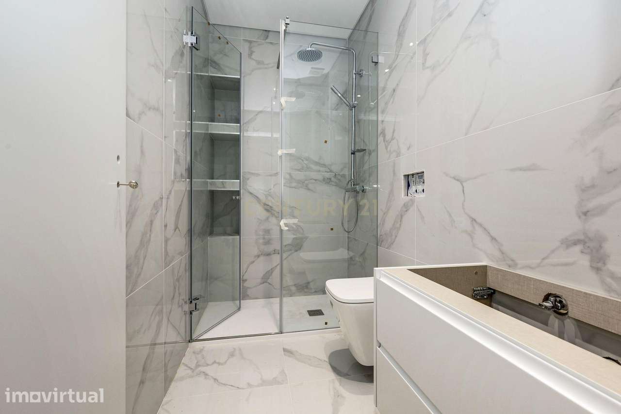 Viva o privilégio do Tejo: T3 Duplex exclusivo no coração de Santa Iri - Grande imagem: 5/29