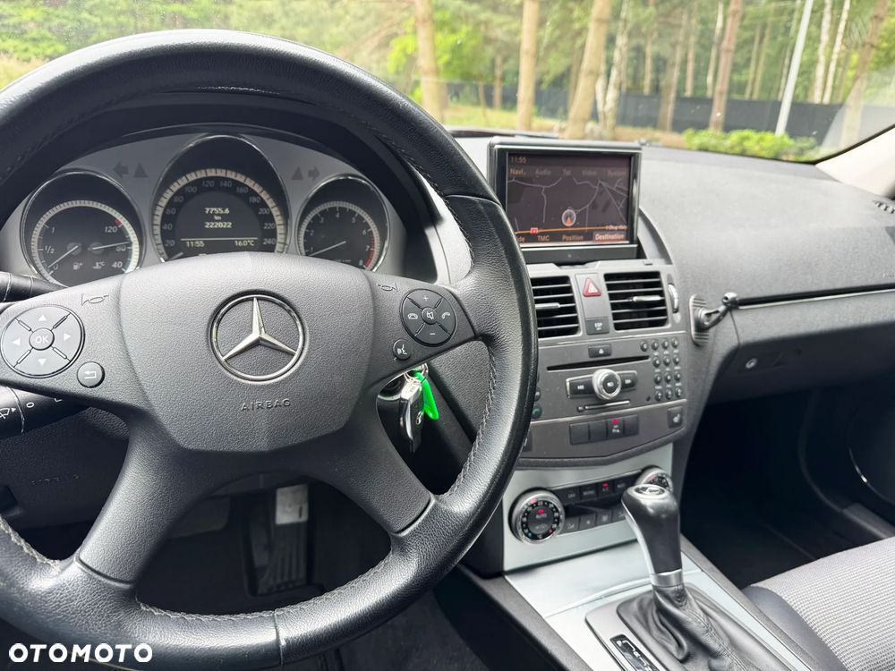 Mercedes-Benz Klasa C 250 CGI Automatik BlueEFFICIENCY Avantgarde - 24