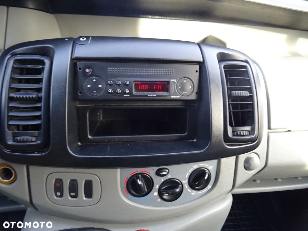 Renault Trafic 2,0 DCI 175tys km Furgon - 15