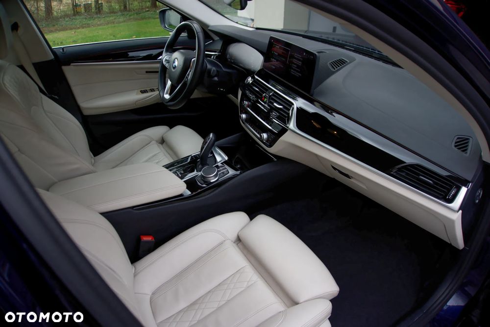 BMW Seria 5 520d xDrive - 14
