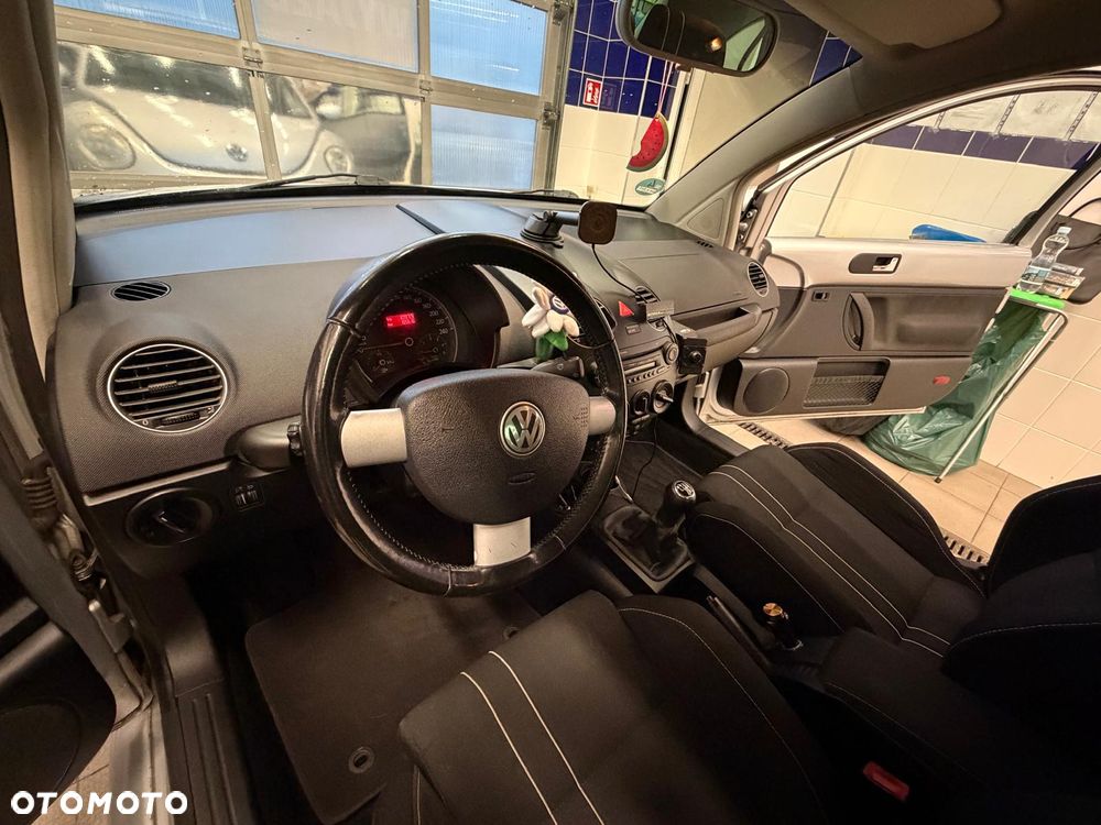 Volkswagen New Beetle - 27