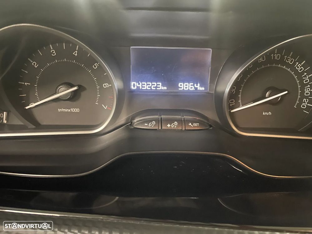 Peugeot 208 1.2 PureTech Active - 4
