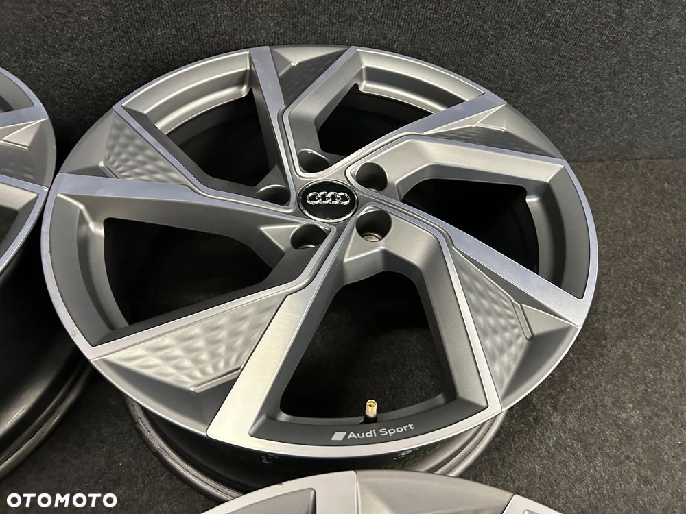 Alufelgi Audi S3, RS3 8Y0 19 cali 5x112 4szt. 8Y0601025Q - 17