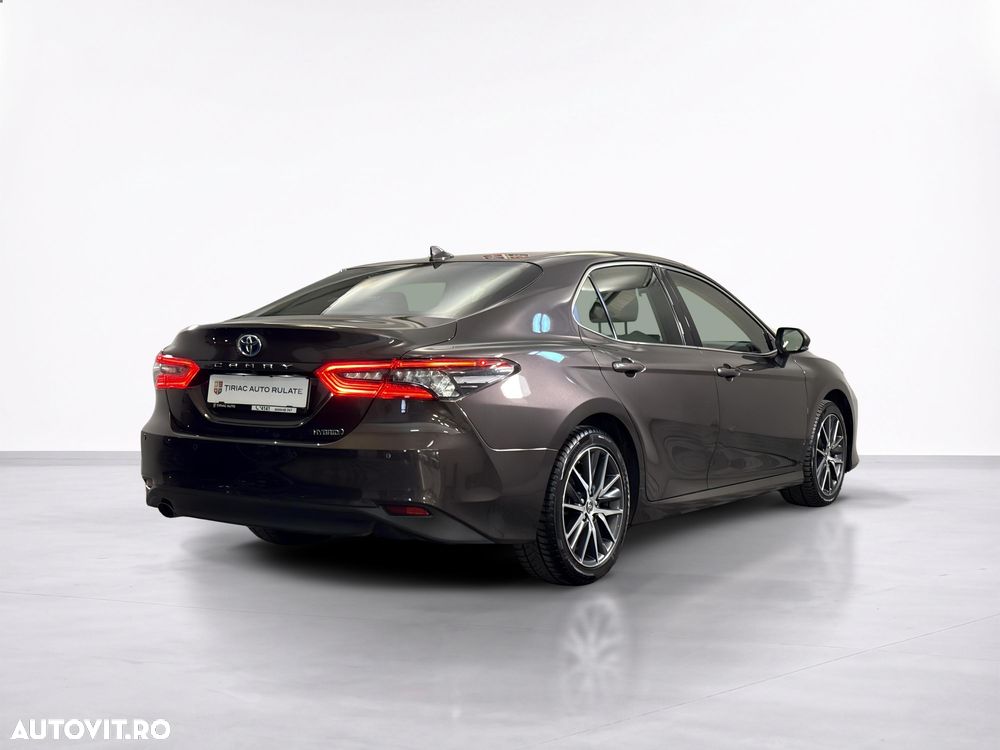 Toyota Camry - 6