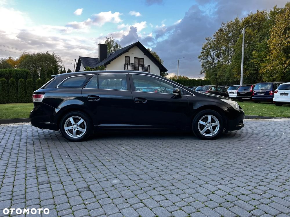 Toyota Avensis 2011 photo 2