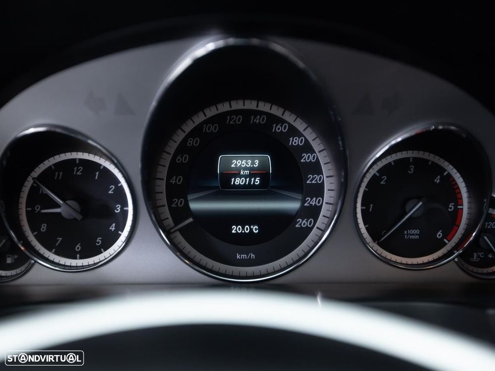 Mercedes-Benz E 220 - 23