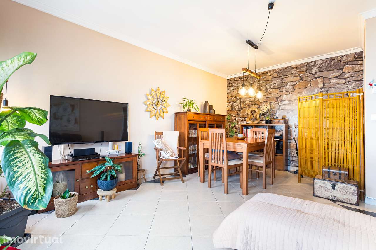 Apartamento T3, Amora - Grande imagem: 2/15