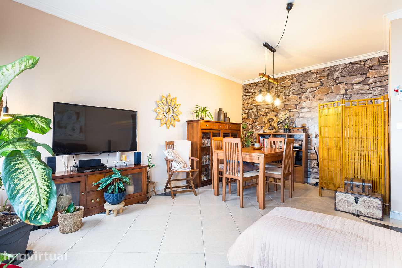Apartamento T3, Amora - Grande imagem: 2/15